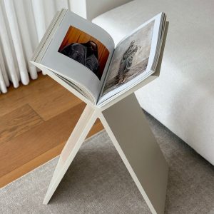 A  floor stand books bej