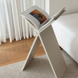 A  floor stand books bej